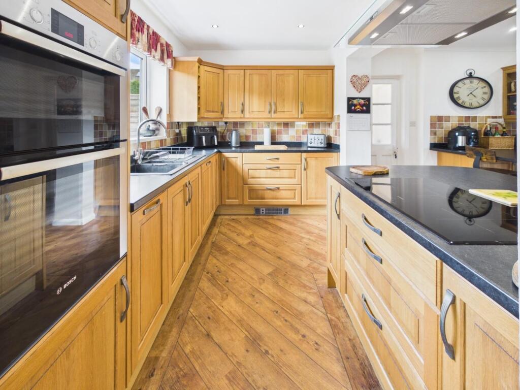 House in West Lindsey, Ingham - More