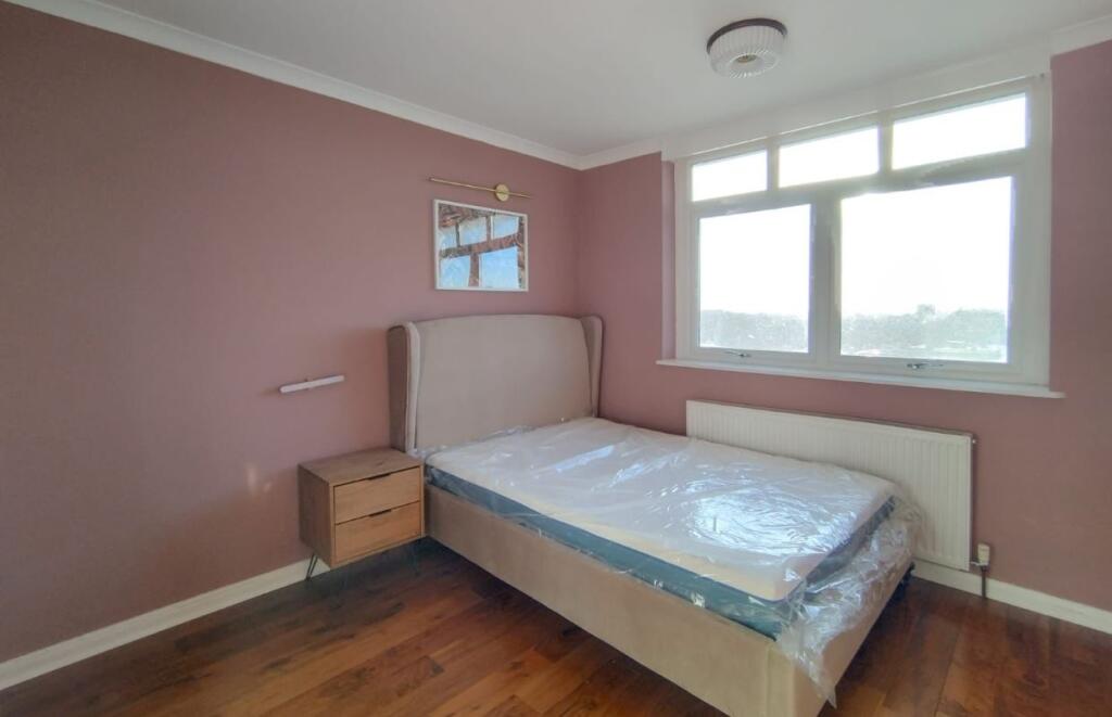 Apartment in London - View 5