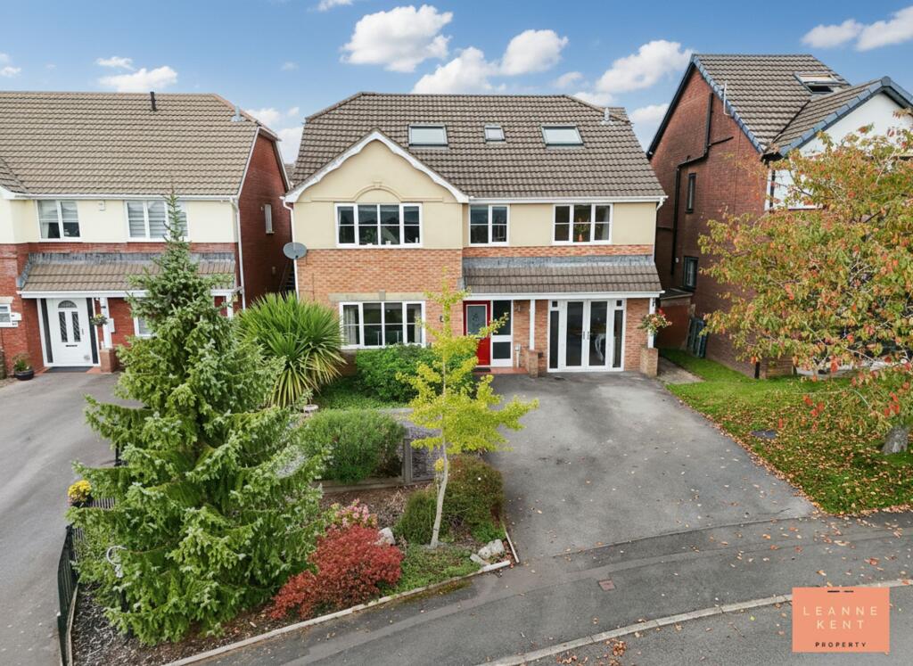 4-bed detached on Henfron, Caerphilly, CF83, £400,000