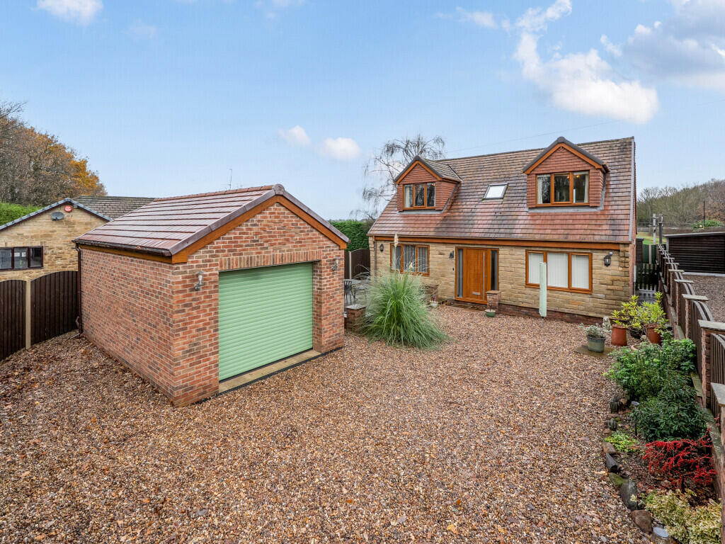 4-bed detached on Oakenshaw Lane, Walton, Wakefield, West Yorkshire, £375,000