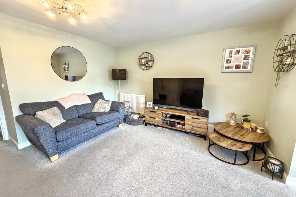 House in Nuneaton and Bedworth, Warwickshire - View 3