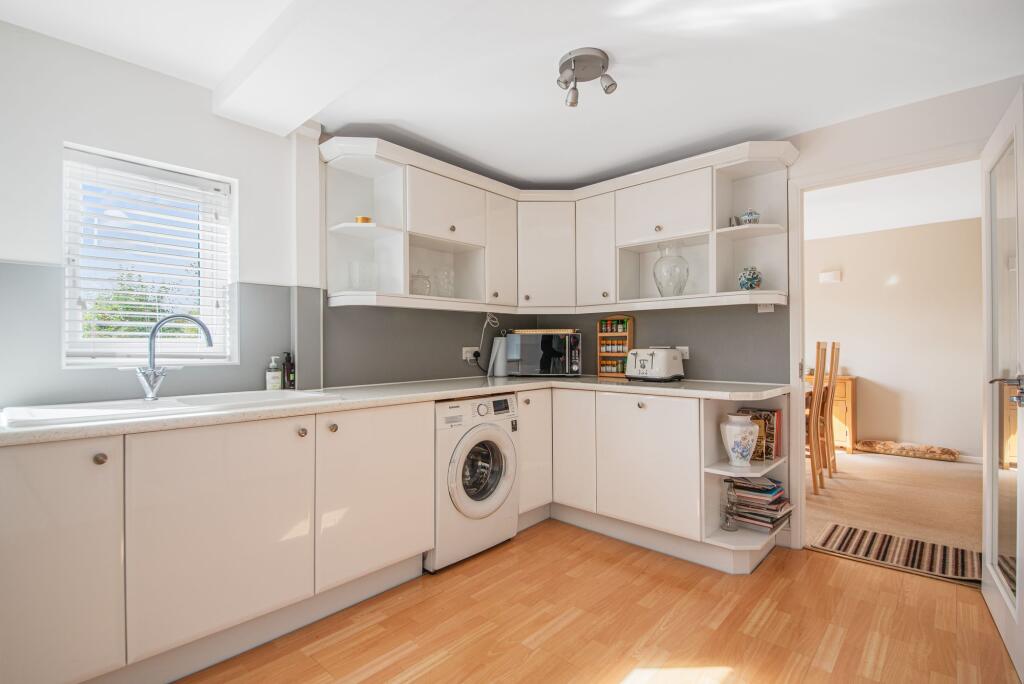 Stonebow Road, Drakes Broughton, WR10 photo 3