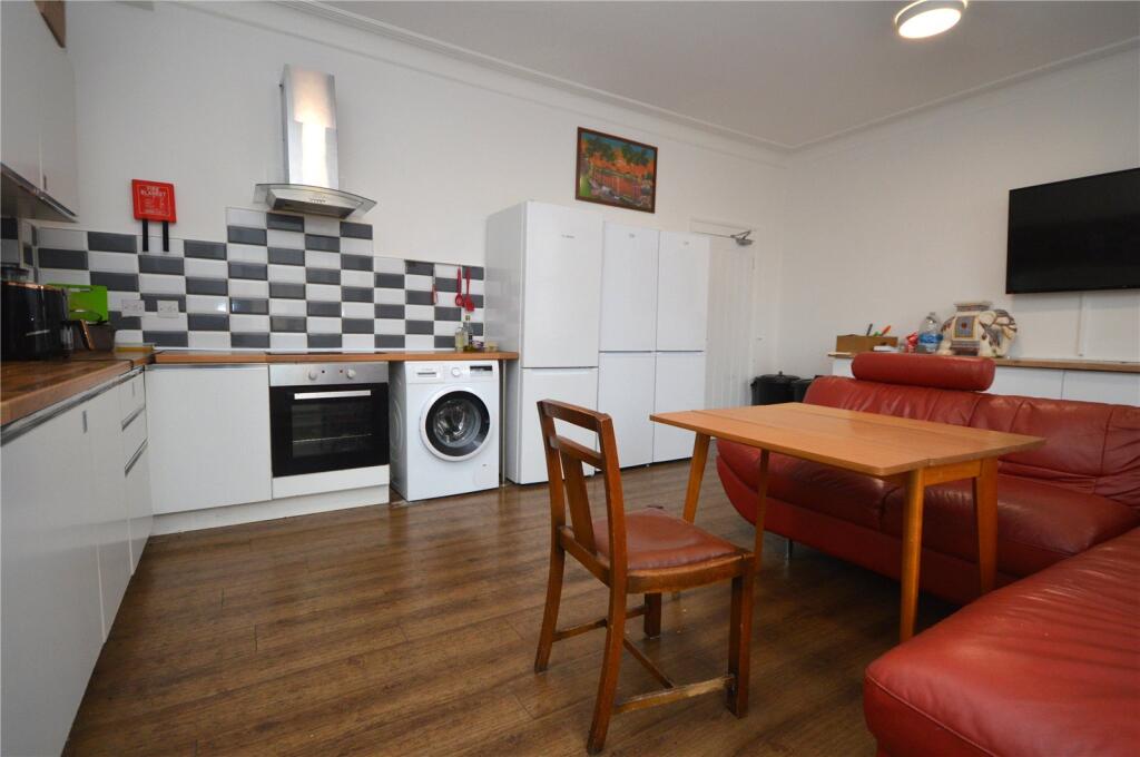 Main image of property: Room 5, 37 Faringdon Road, Swindon, Wiltshire, SN1