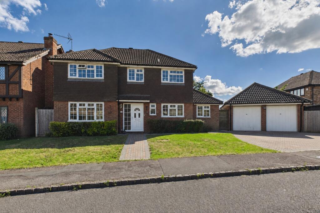 Main image of property: Tottenham Walk, Owlsmoor, Sandhurst, Berkshire, GU47