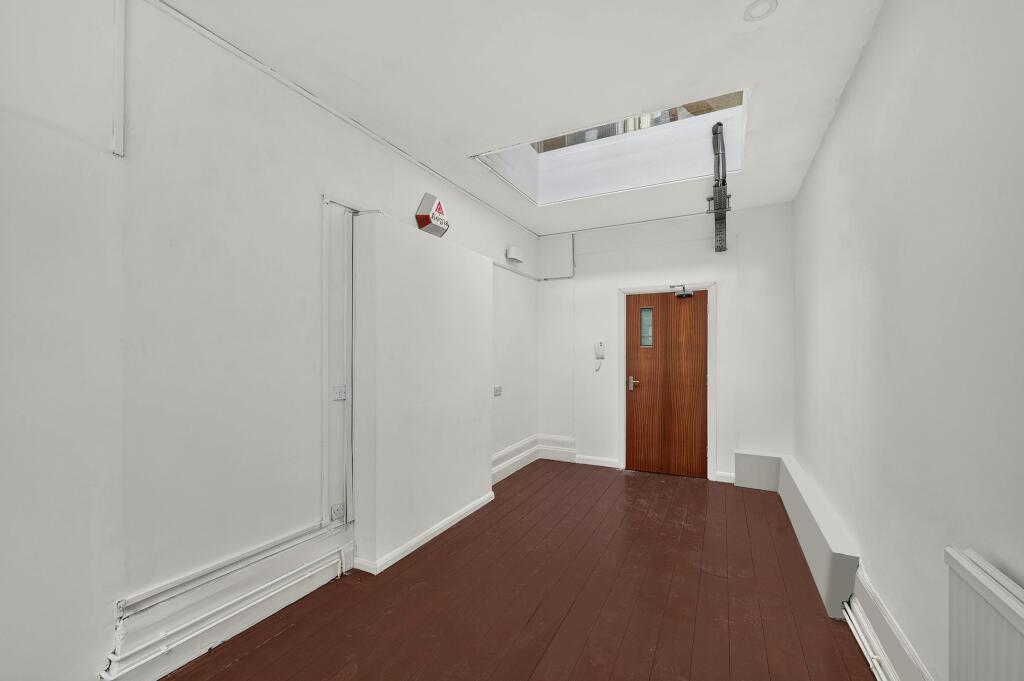 bedroom 5.jpg