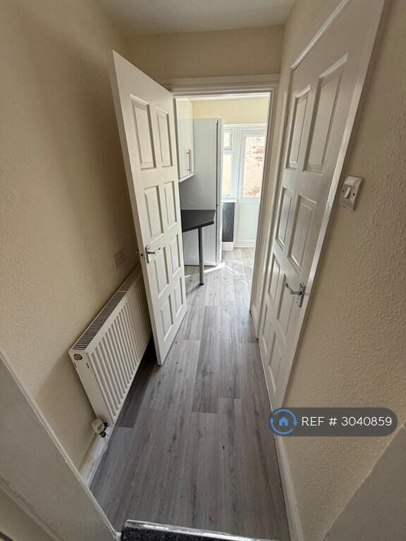 Apartment in Chester, Ellesmere Port - View 4