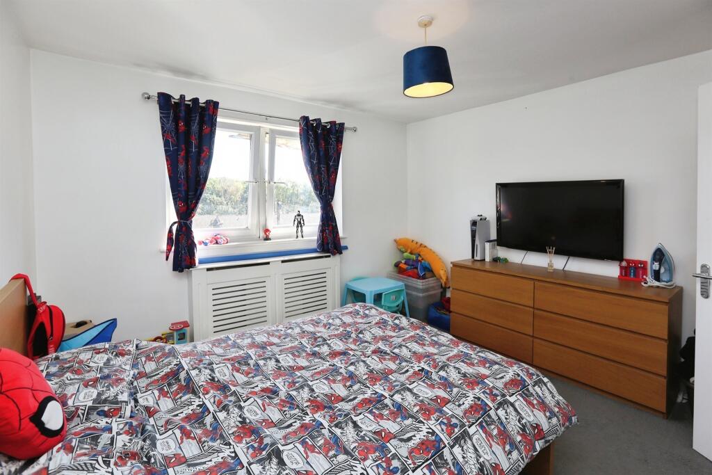 Apartment in Southampton, Newtown - More