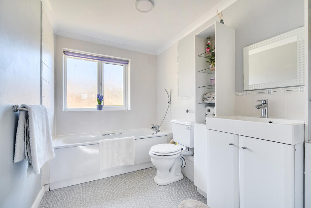 House in Reading, Southcote - More