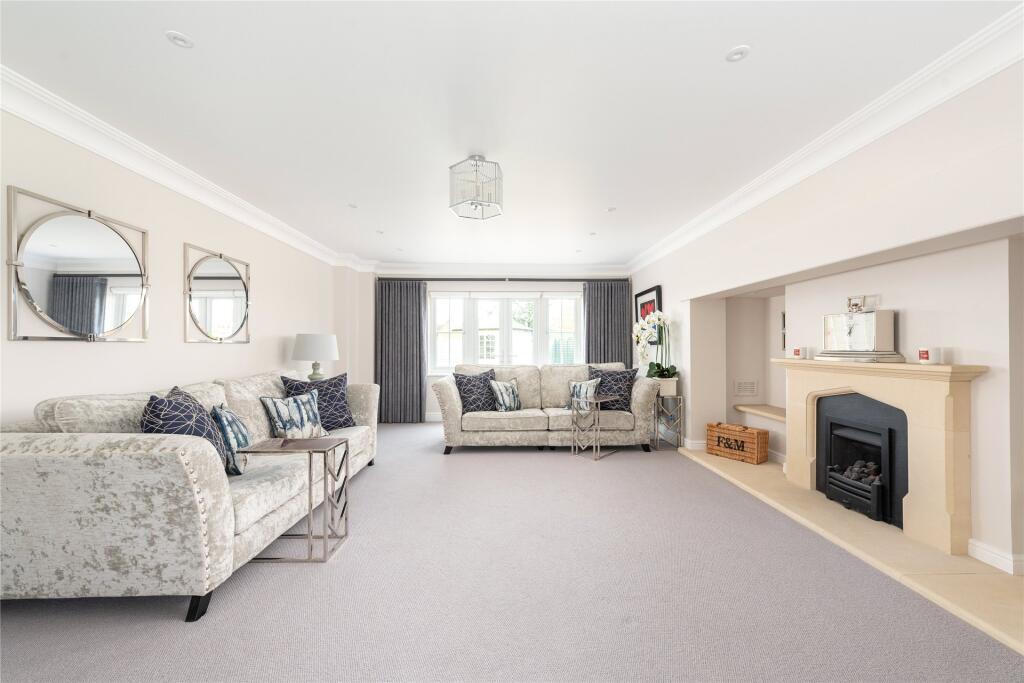 St. Mellion Drive, Great Denham, Bedfordshire, MK40 photo 2