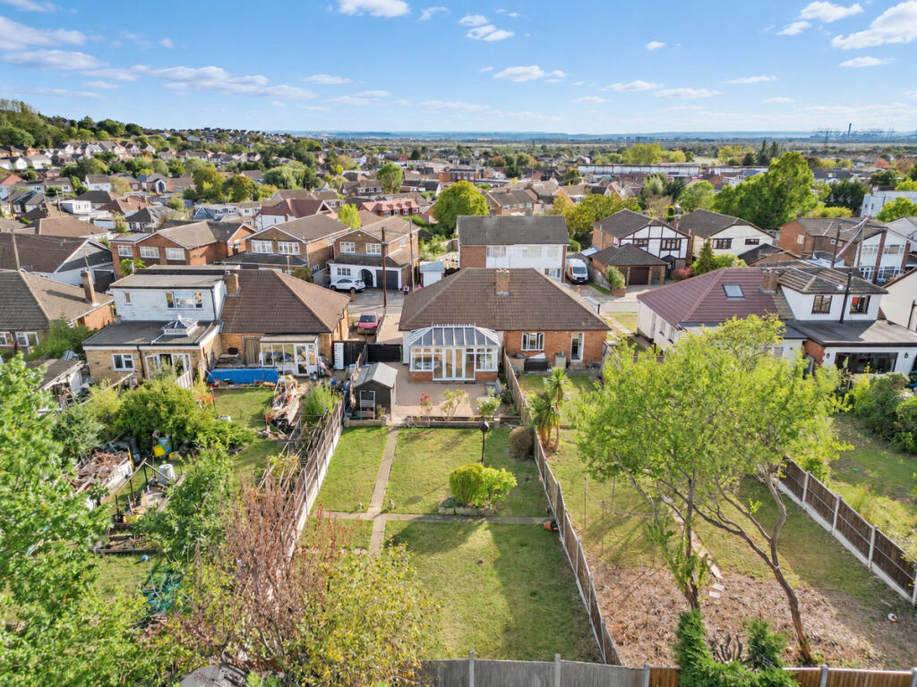 Cumberland Avenue, South Benfleet photo 4