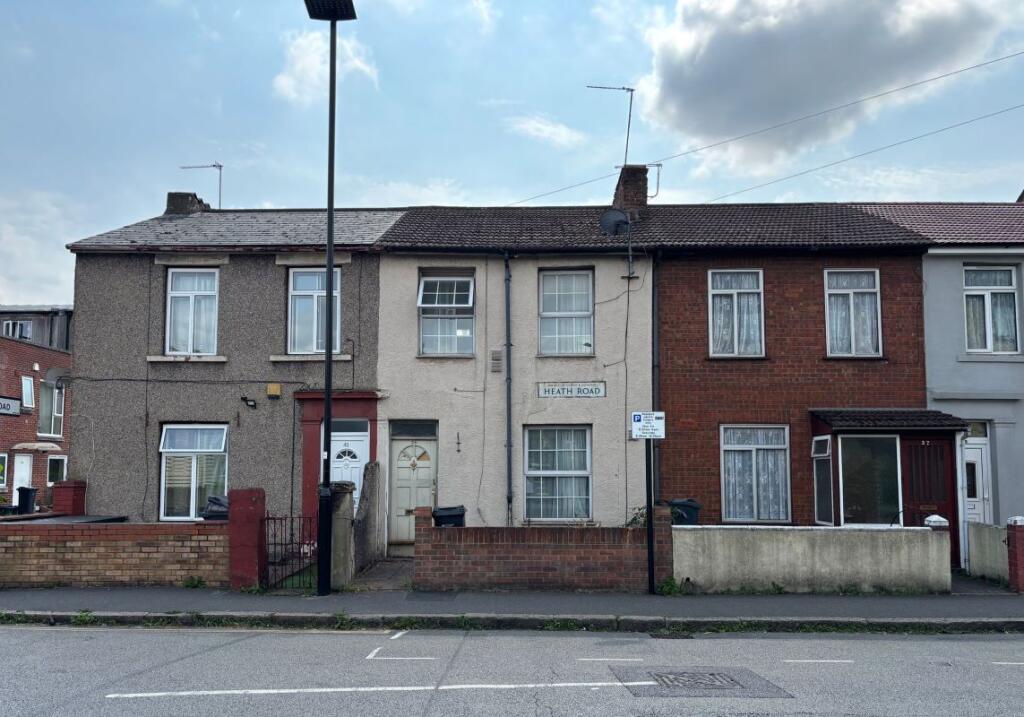 Main image of property: 39 Heath Road, Hounslow, Middlesex, TW3 2NJ