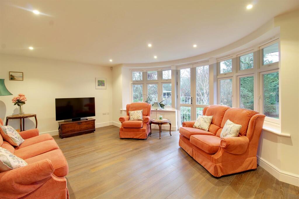 Bradmore Way, Brookmans Park photo 2