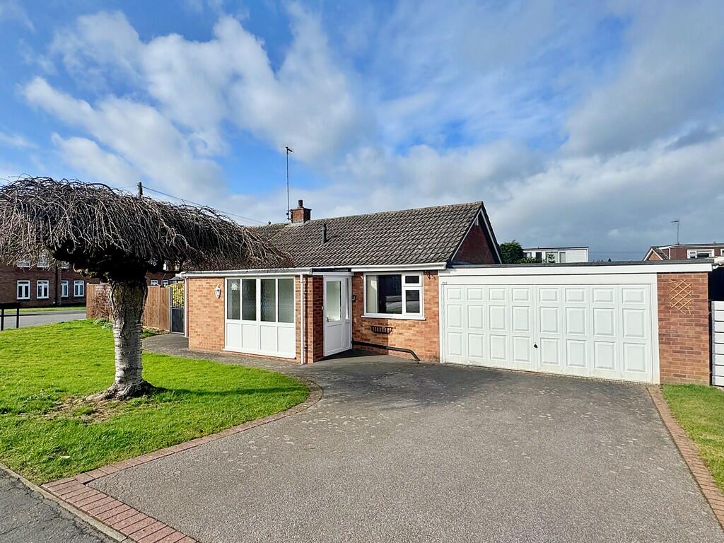 2-bed bungalow on Montague Road, Woodlands, Rugby, £325,000