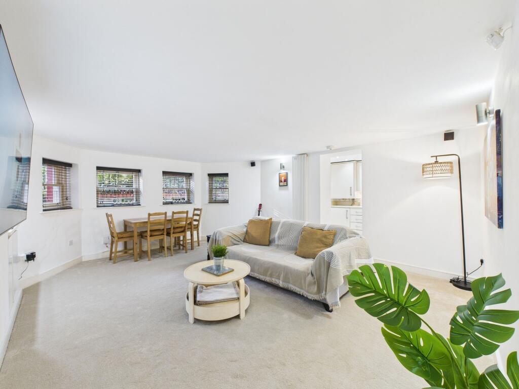 Apartment in Liverpool - More