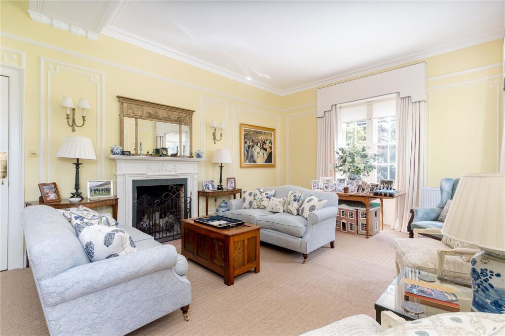 House in Dumfries, Parkgate - More