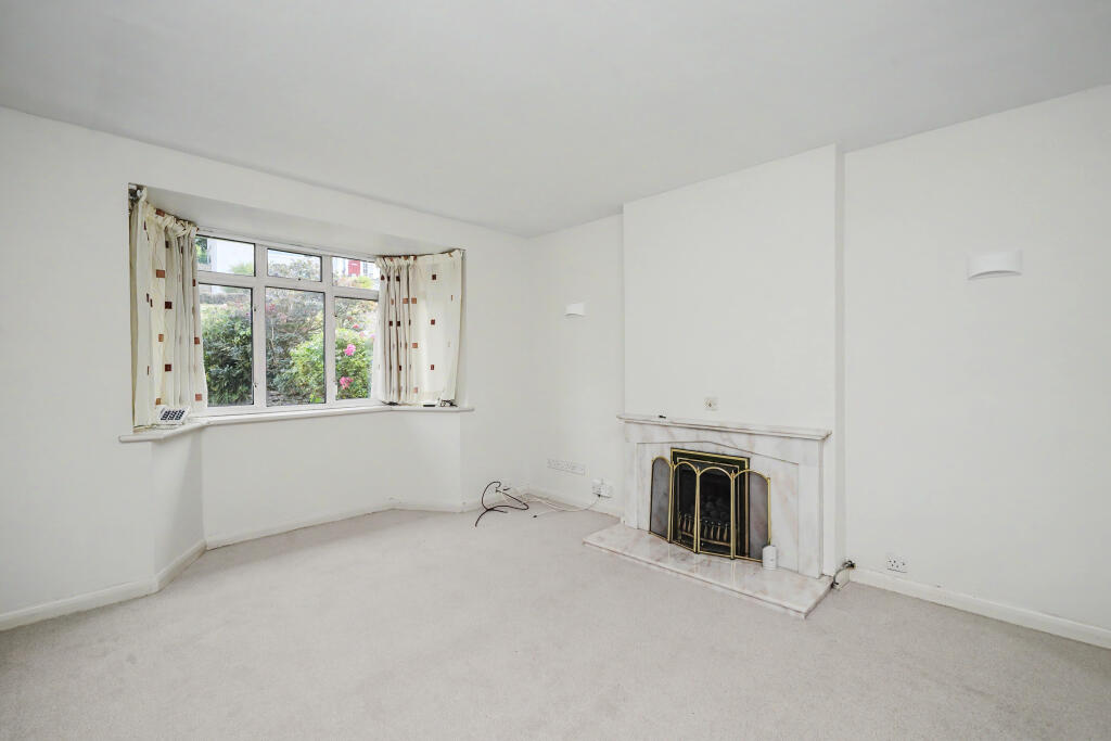 Beaufront Road, Camberley, Surrey photo 4