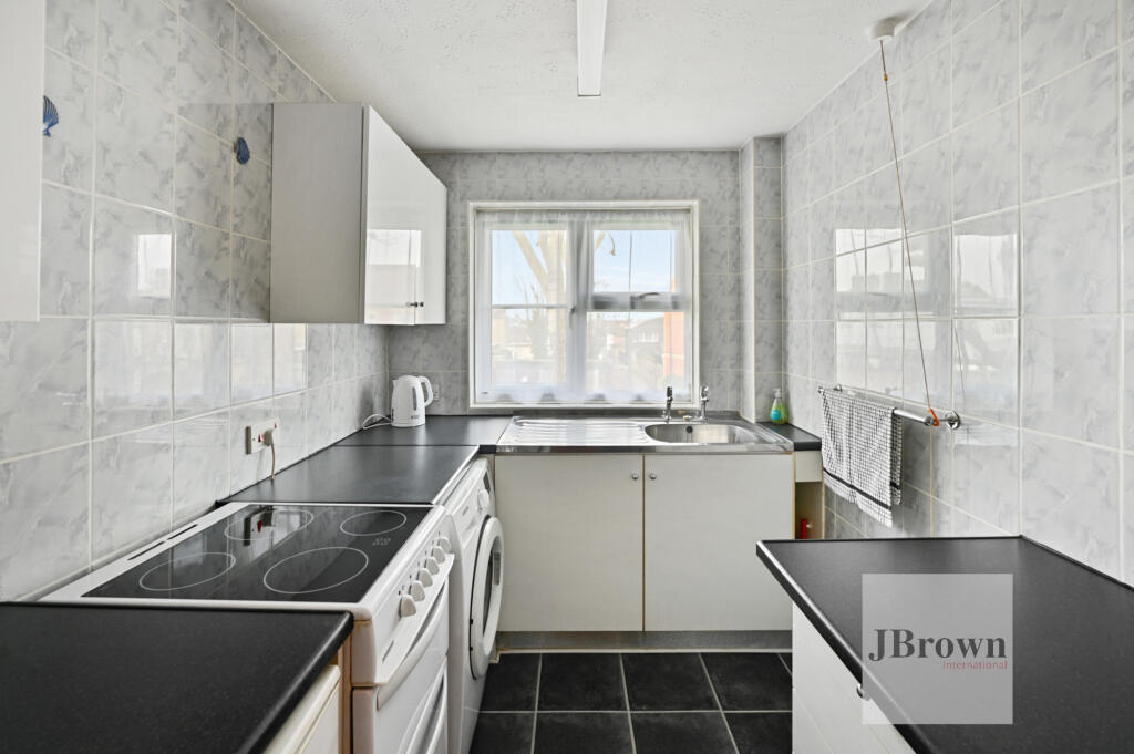 Apartment in Romford - View 5