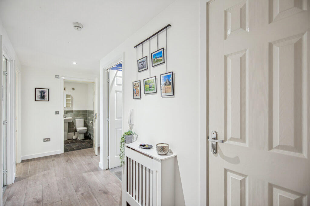 Apartment in Glasgow, Cowglen, Kennishead - View 3