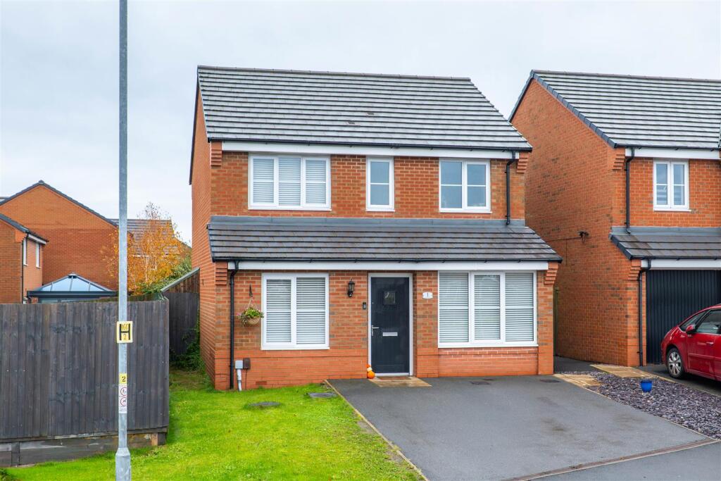 3-bed detached on Atlantean Drive, Leyland, £265,000