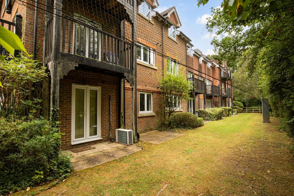 Apartment in Redhill - View 2