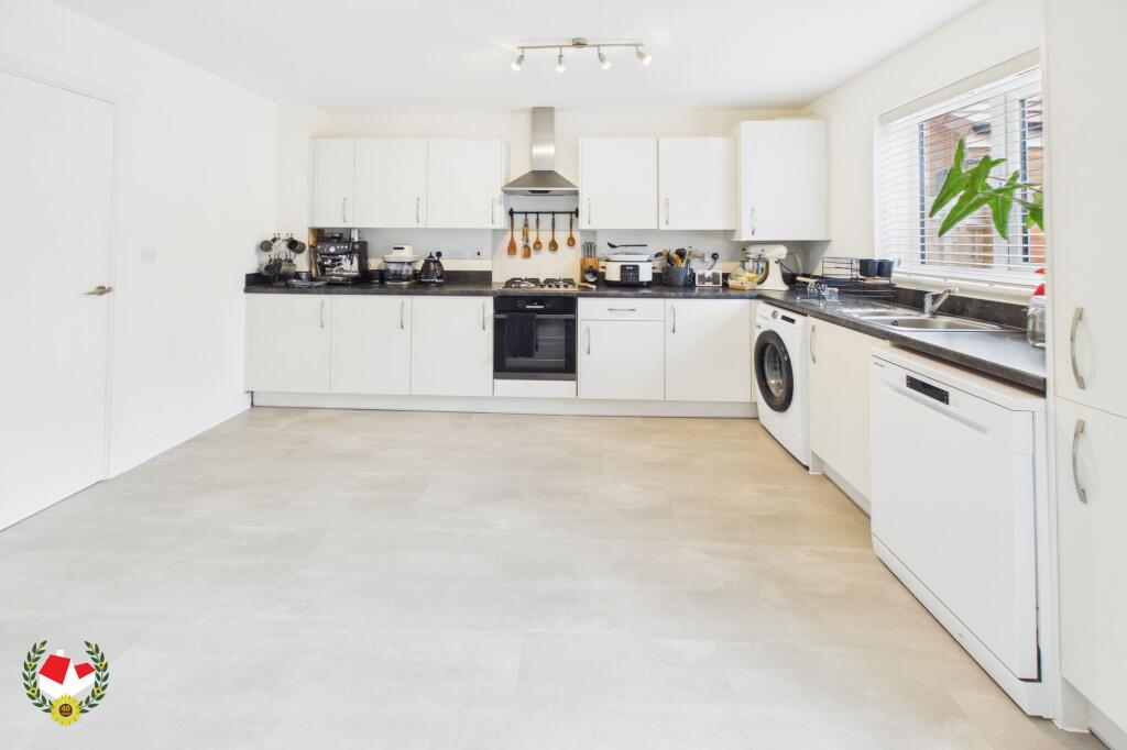 House in Gloucester - View 5