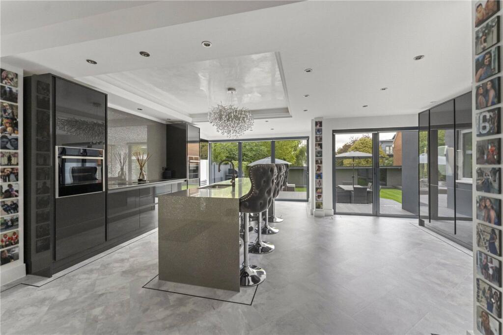 Main image of property: College Gardens, Chingford, London, E4