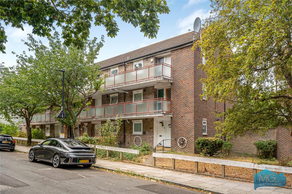 Apartment in London, Sir Frederick Messer Estate, West Green - More