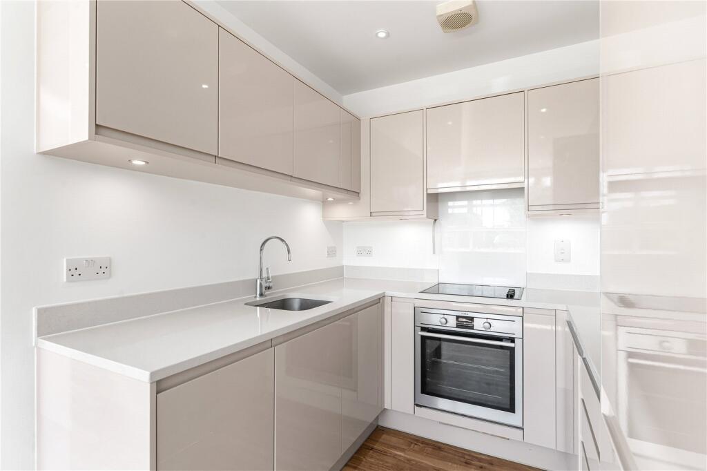 Apartment in London, London Borough of Bromley - View 4