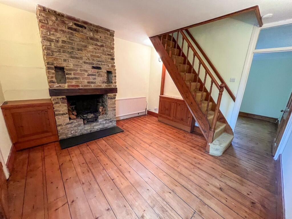 House in Elmbridge, Molesey - More
