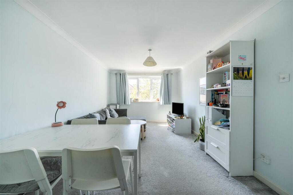 Lenelby Road, Surbiton photo 4