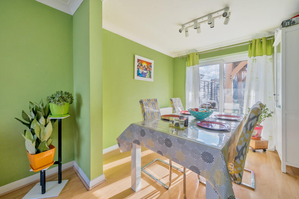 Dedworth Drive, Windsor, SL4 photo 3