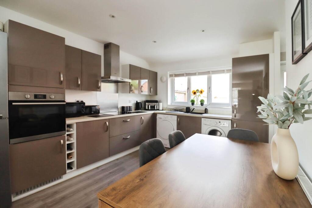 House in Wirral, Liverpool City Region - View 5