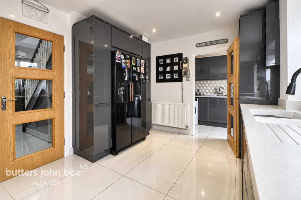 House in Stoke-on-Trent - View 4