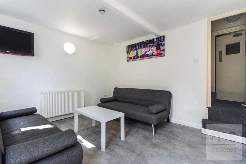 Main image of property: BILLS INCLUDED £124pppw Park Road, Lenton, Nottingham