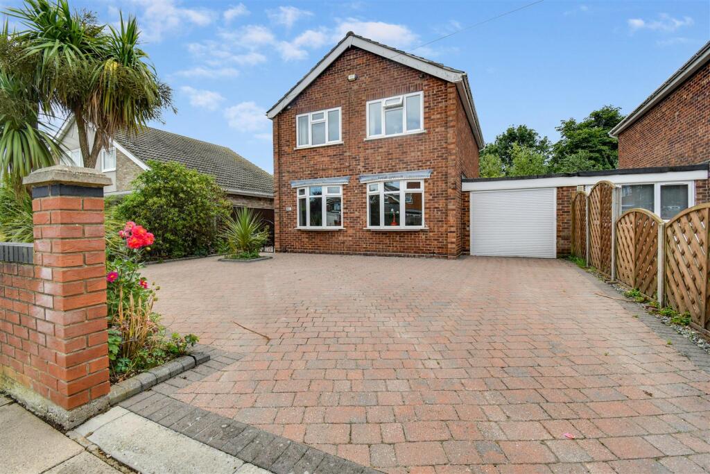 3-bed detached on Anderby Drive, Grimsby, £230,000