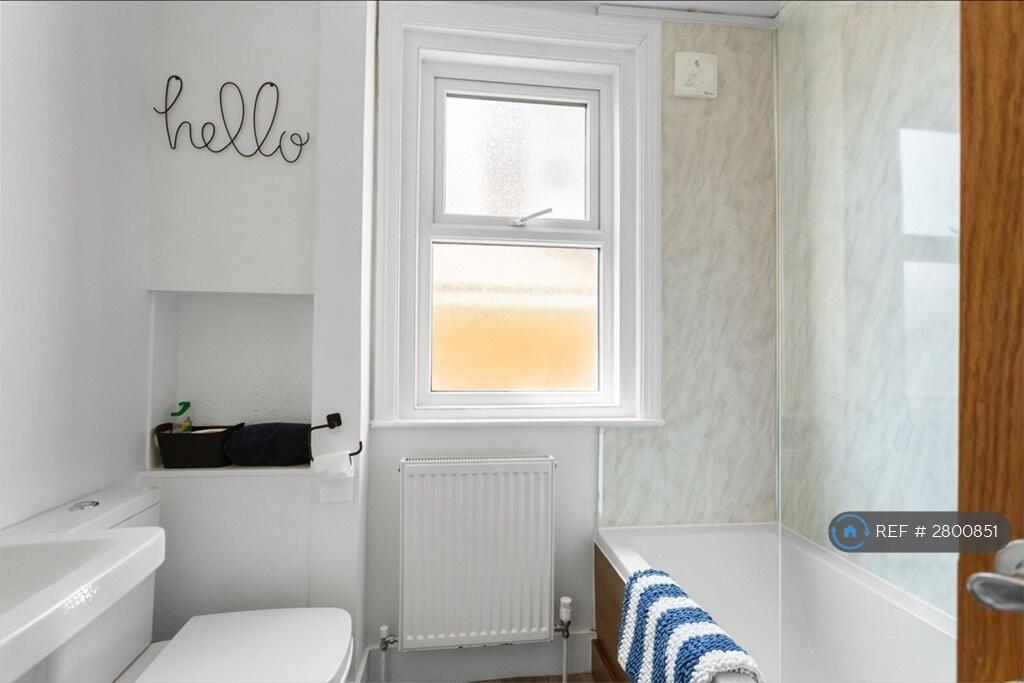 Apartment in Canterbury - View 4