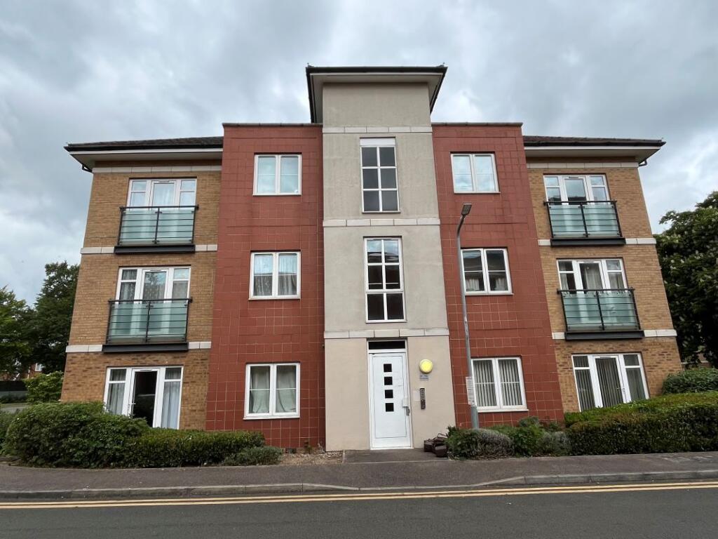 Main image of property: 107 The Parklands, Dunstable, Bedfordshire, LU5 4GW