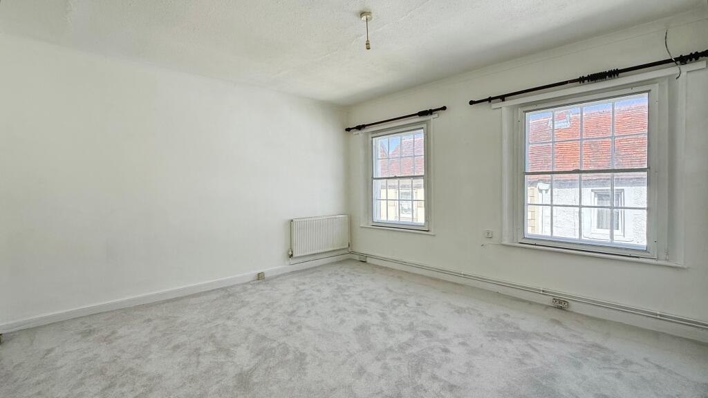 Apartment in Westbury, Leigh Park - View 4
