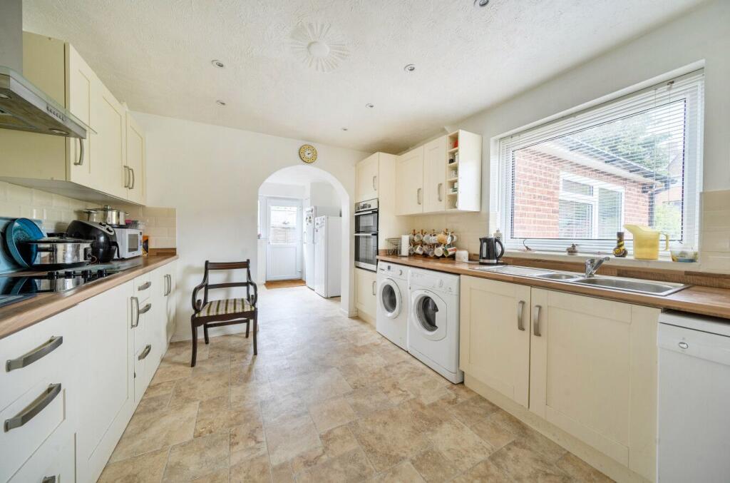 Kimpton, Andover, SP11 8PD photo 3