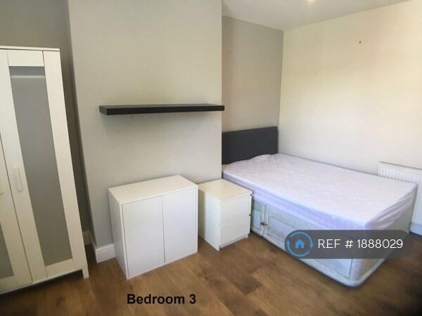 6 bedroom terraced house for rent