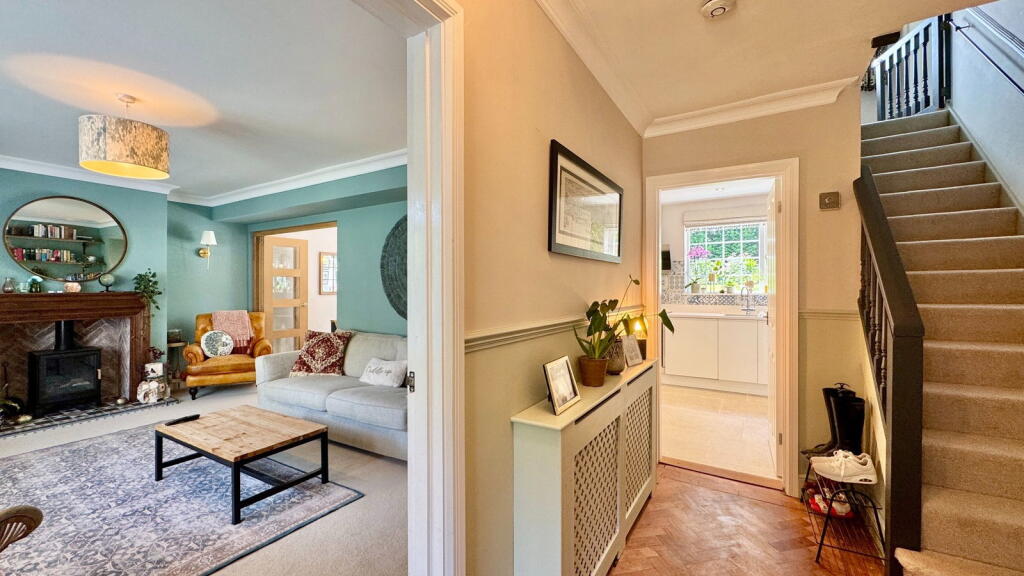 House in Newbury, West Berkshire - More