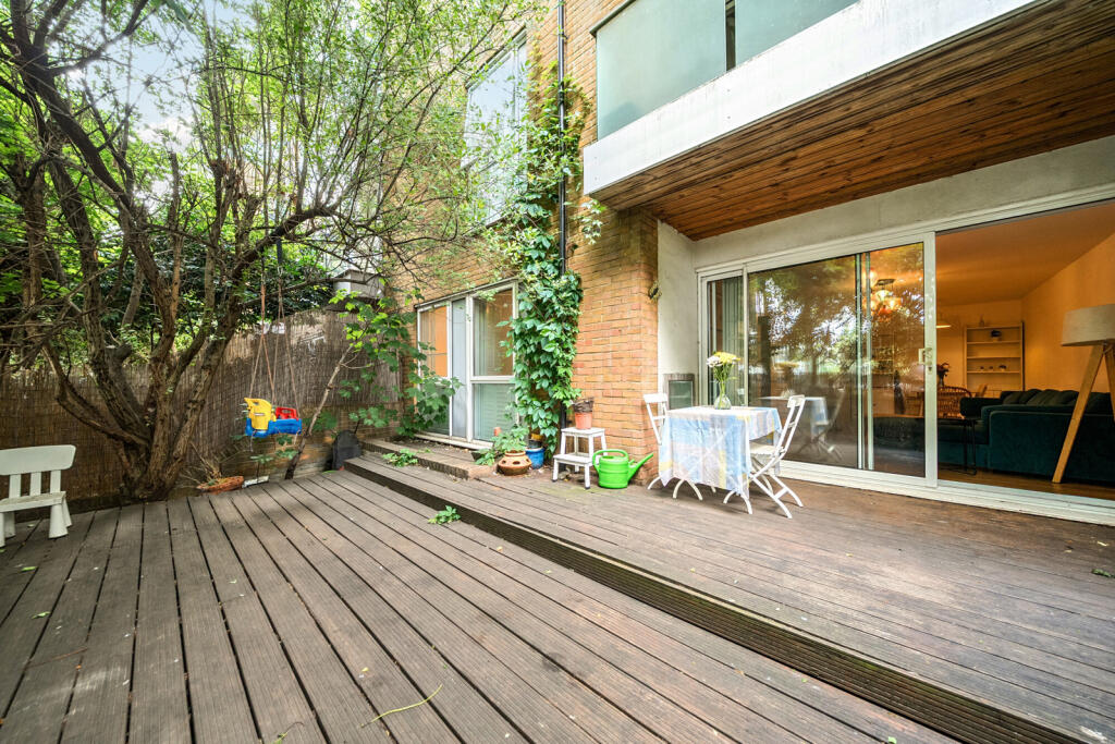 Main image of property: East Dulwich Road, London