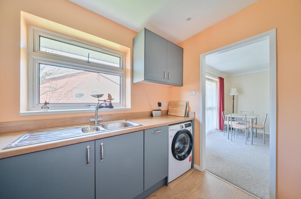 Apartment in Worthing, West Sussex - View 3