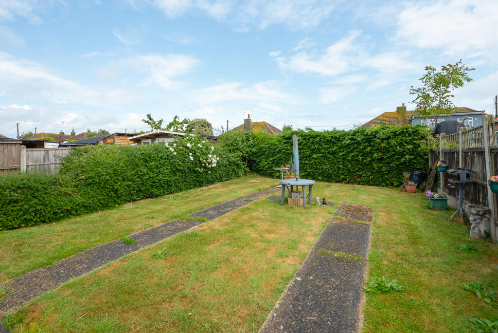 Russell Drive, Swalecliffe photo 3
