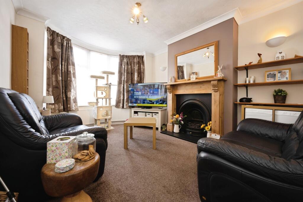 House in Luton - View 2