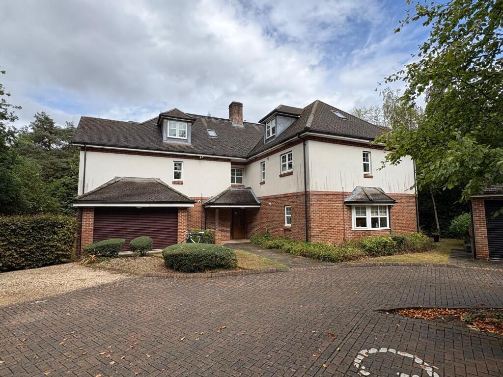 Main image of property: White Lodge,Bassett Wood Road,Southampton,SO16