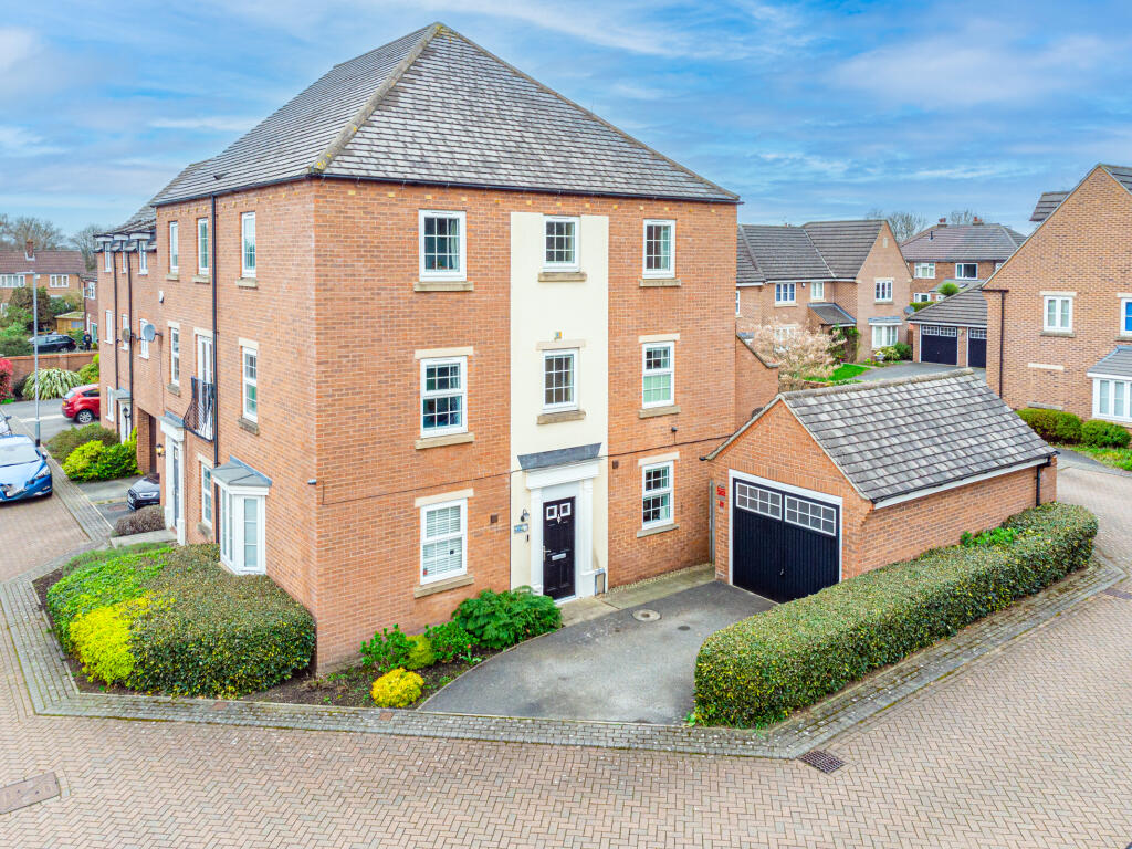 Main image of property: Borrough View, Leeds, LS8