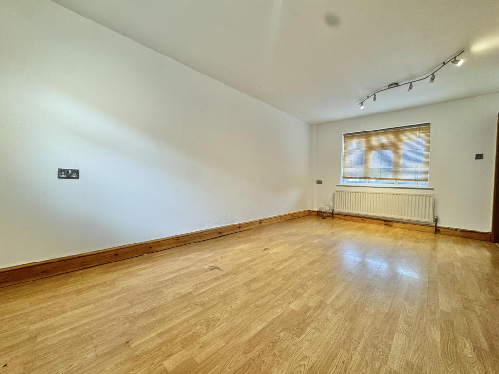 House in London - View 2
