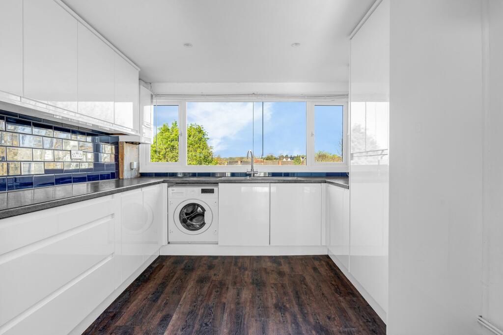 Apartment in Ware, Kings Hill - View 3