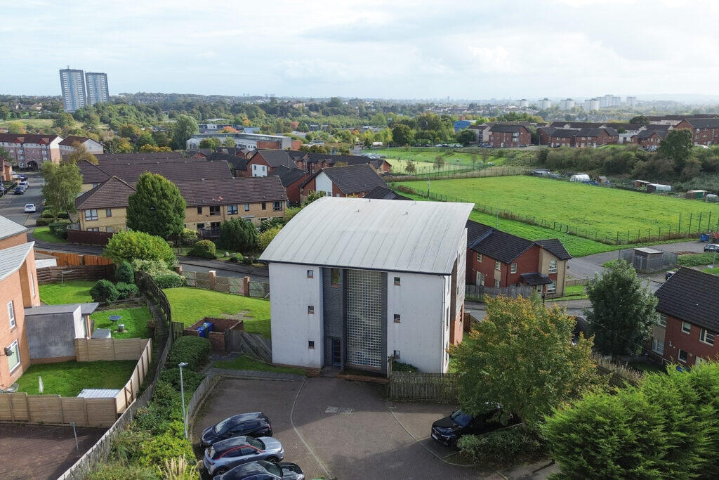 Main image of property: 19 0/1 Laurence Drive, Drumchapel